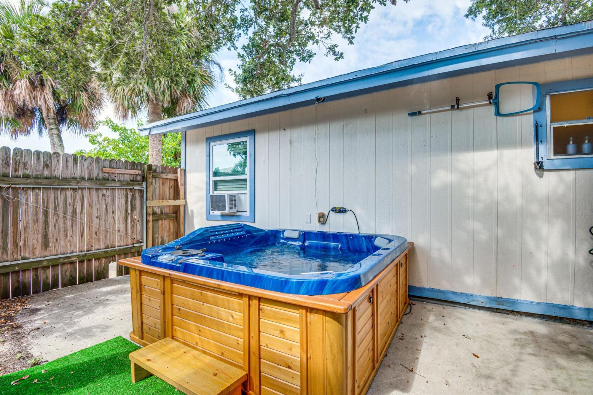 Cape Canaveral Cottage With Hot Tub Walk To Beach Exterior photo